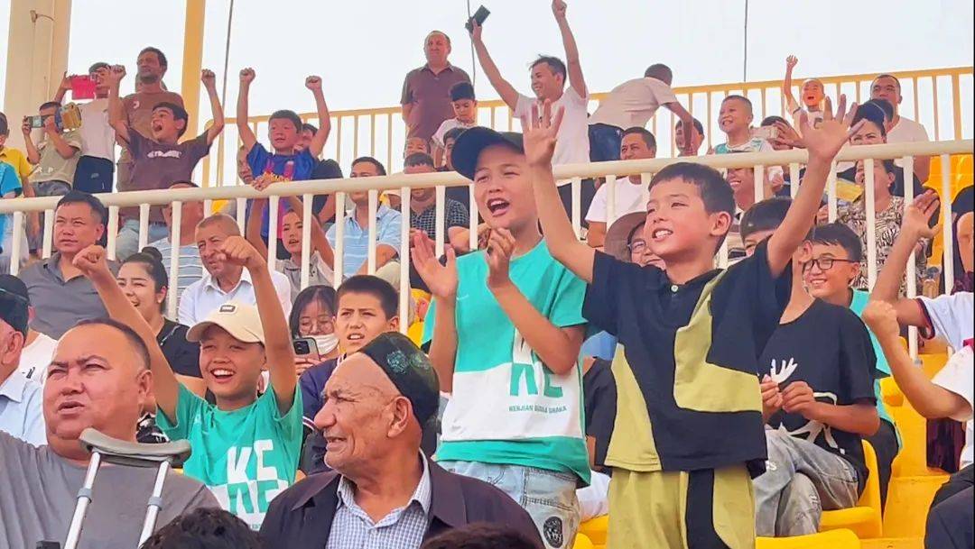 运动员们连番精彩表现赢得无数掌声