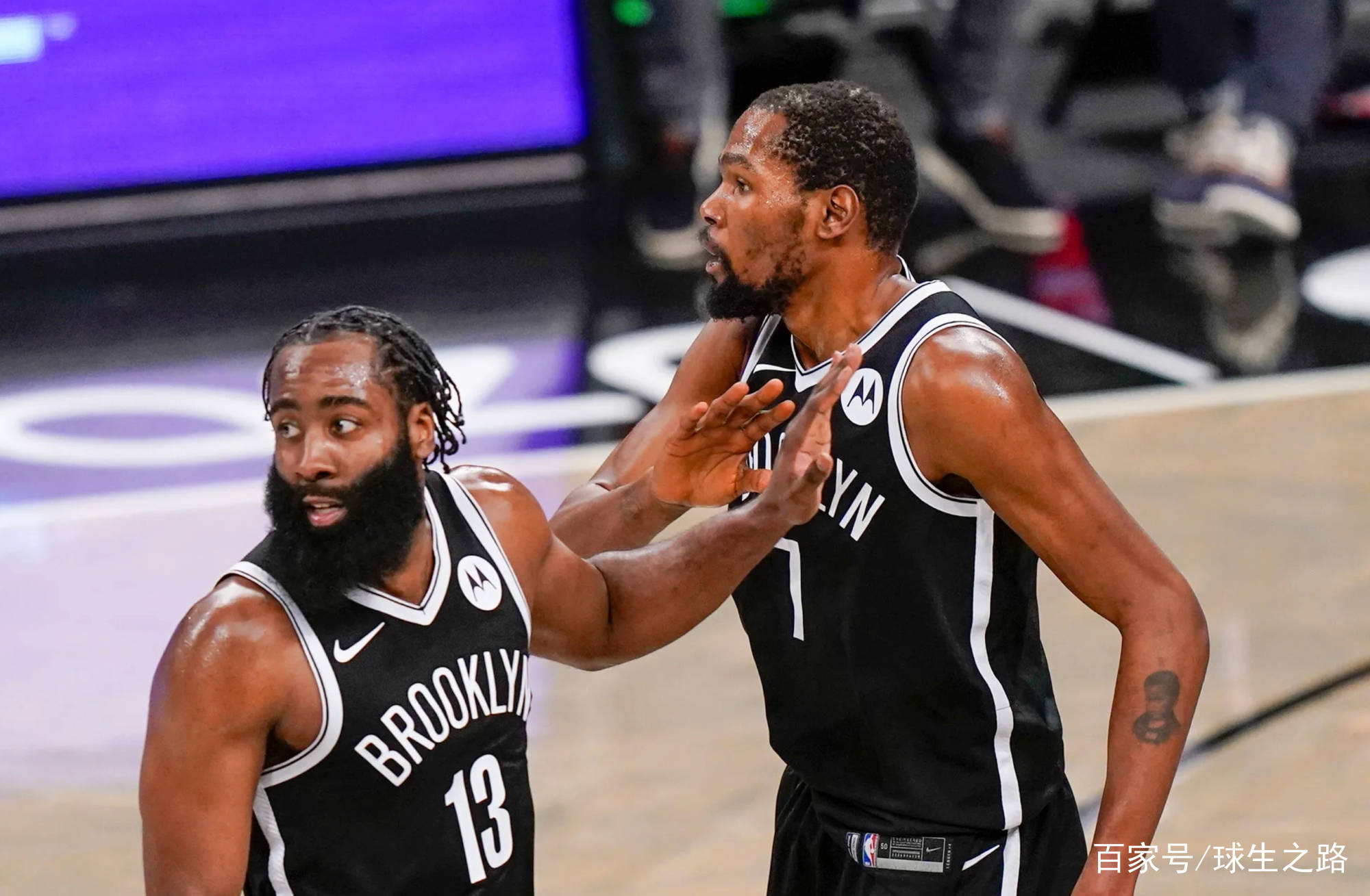 篮网胜魔术，哈登狂砍三双