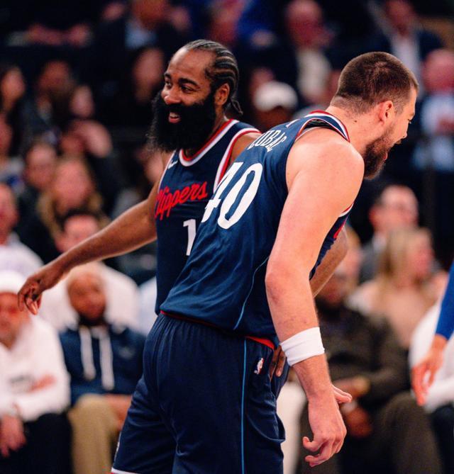 篮网胜魔术，哈登狂砍三双