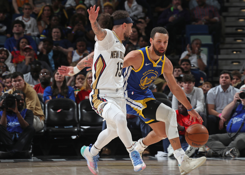 包含鹈鹕惨遭爵士横扫，遭遇连败的词条