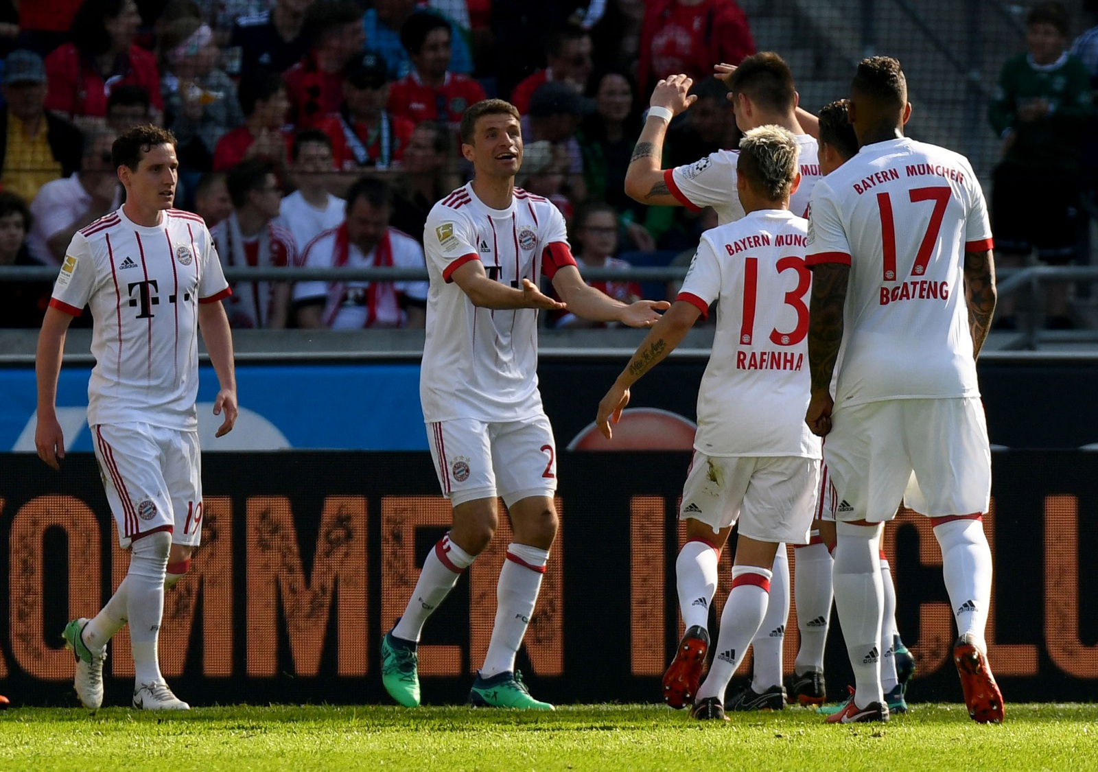 德国轻取里昂,穆勒统治全场 德国轻取里昂,穆勒统治全场