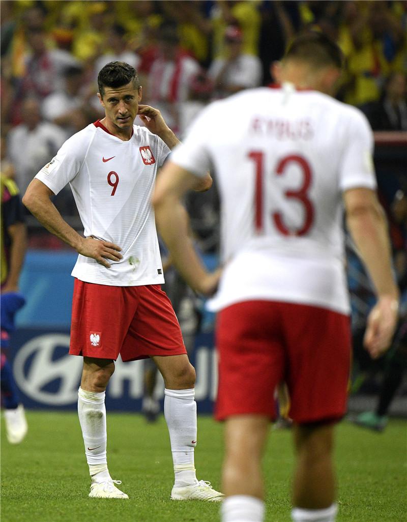 英格兰队逆转波兰队，奥恰洛夫带队取胜